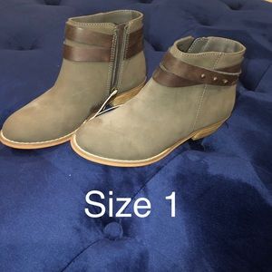NWT Girls Booties size 1